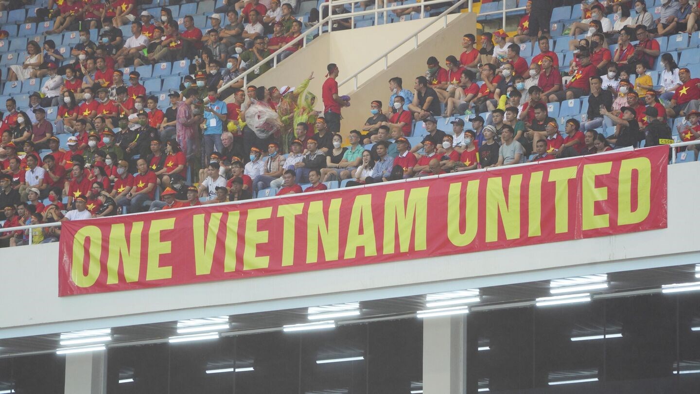 Cổ động viên Việt Nam “cháy” hết mình trong trận Chung kết bóng đá nam - ảnh 13